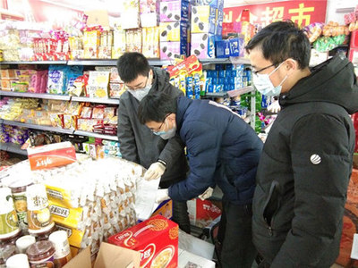 陽信縣市場監(jiān)督管理局開展疫情防控期間食品安全專項(xiàng)監(jiān)督抽檢及藥品零售監(jiān)管工作